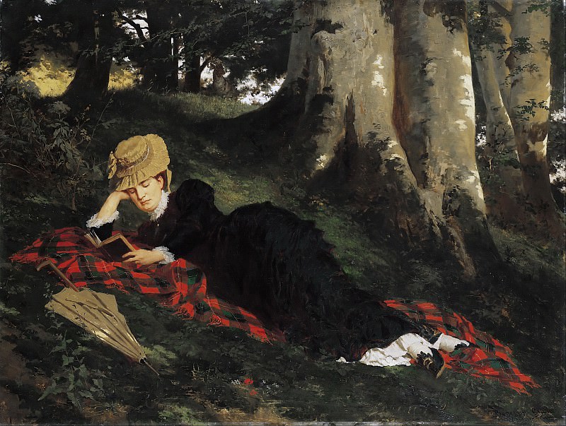 Женщина, читающая в лесу