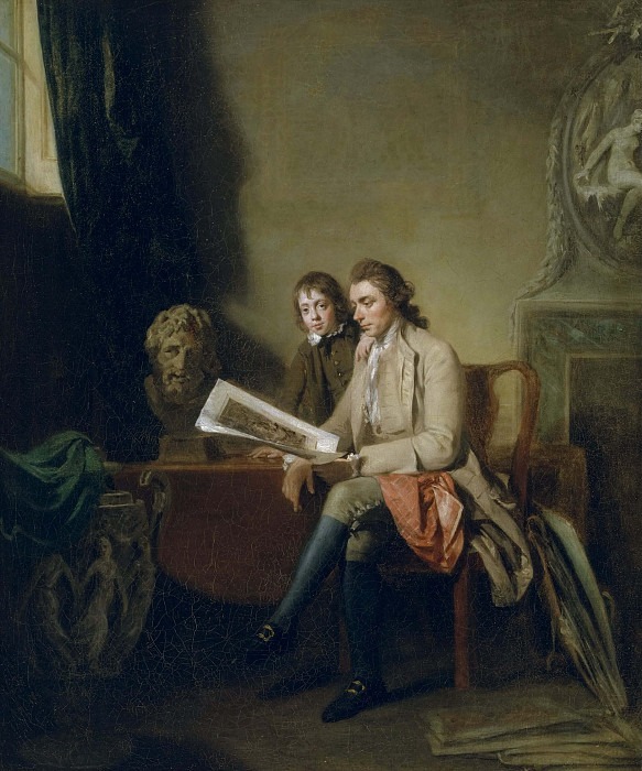 Мужчина и мальчик смотрят гравюры