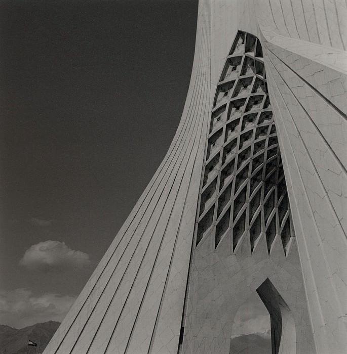 Lynn Davis Azadi Tower Tehran Iran #34 90316 184. часть 4 -- European art Европейская живопись
